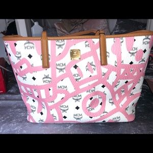 MCM LIZ LIMITED EDITION Eddie Kang Loveless Charm